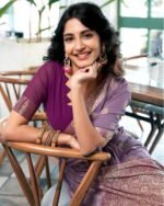 Women Saree with Floral Woven Motifs - Image 5