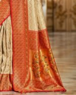 Women Woven Saree with Contrast Border - Image 5